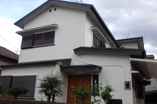 大屋根葺き替え・外壁塗装工事完了後の住宅外観