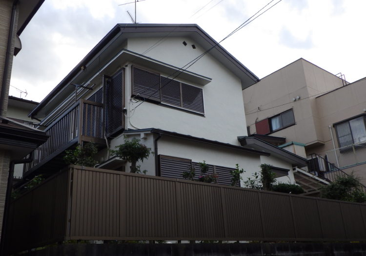 屋根葺き替え・外壁塗装工事完了後の住宅外観
