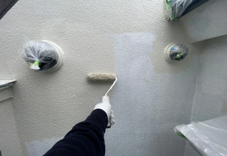 外壁塗装の中塗り