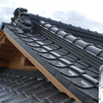 和瓦で葺かれた日本家屋