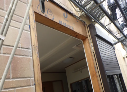 サッシ撤去後の様子