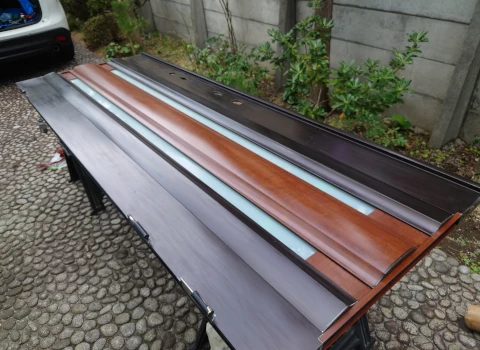 玄関ドアダイノックシート貼り